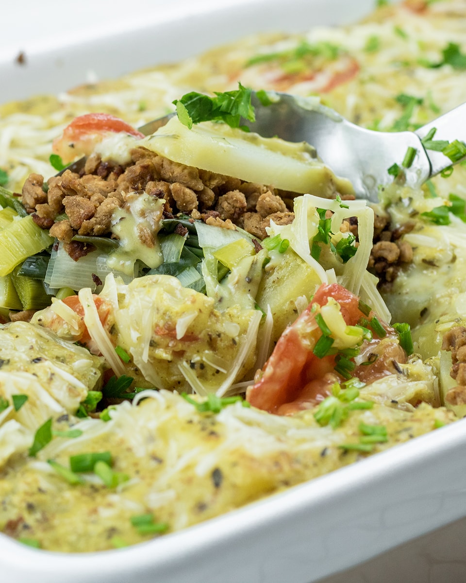 Aardappel Anders ovenschotel met prei en vegetarisch rul gehakt
