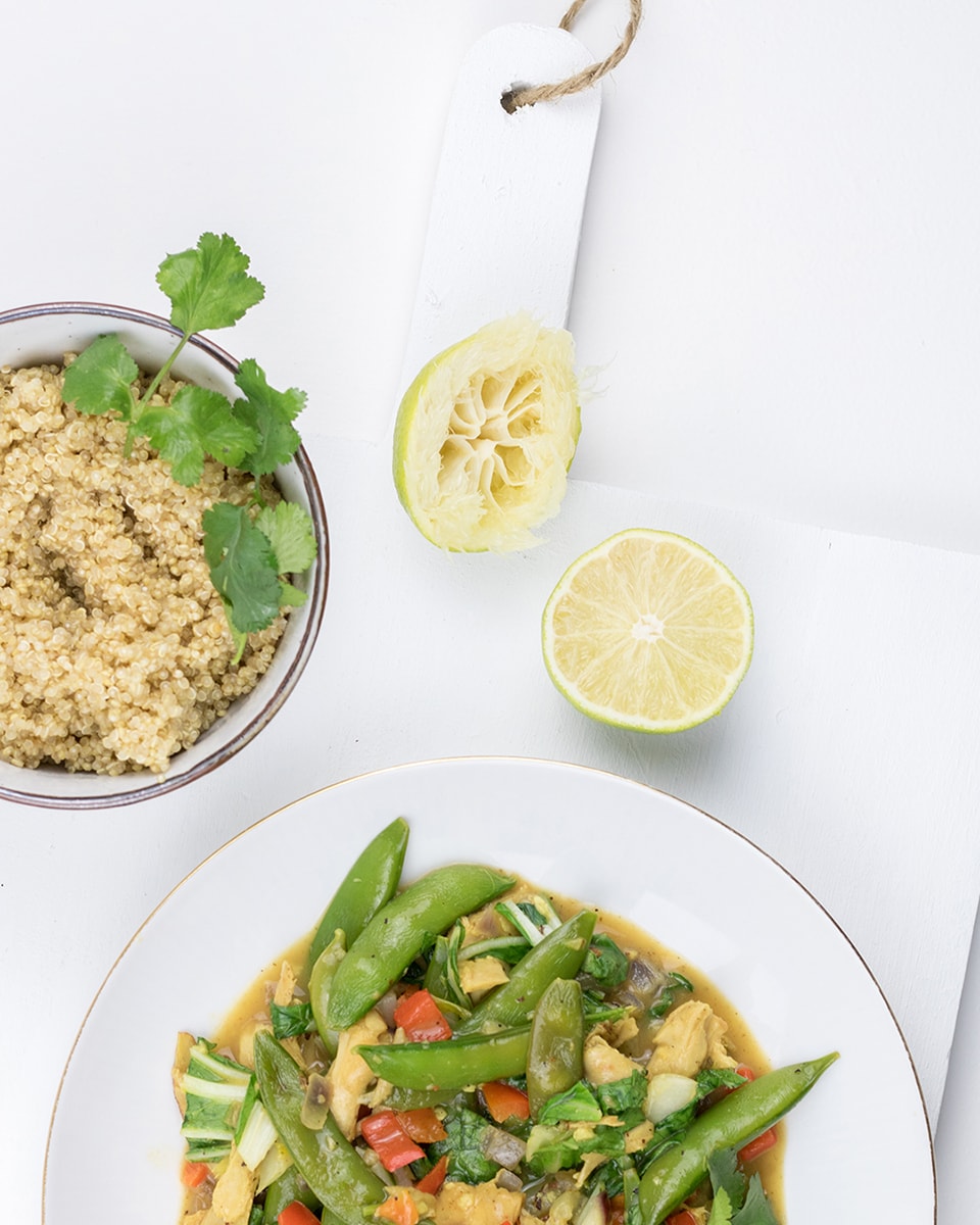 Aziatisch wokgerecht met quinoa, paksoi en sugar snaps