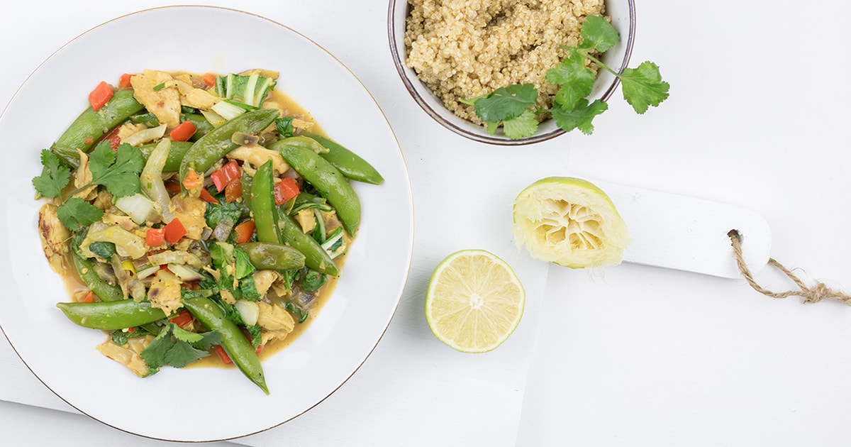 Aziatisch wokgerecht met quinoa, paksoi en sugar snaps