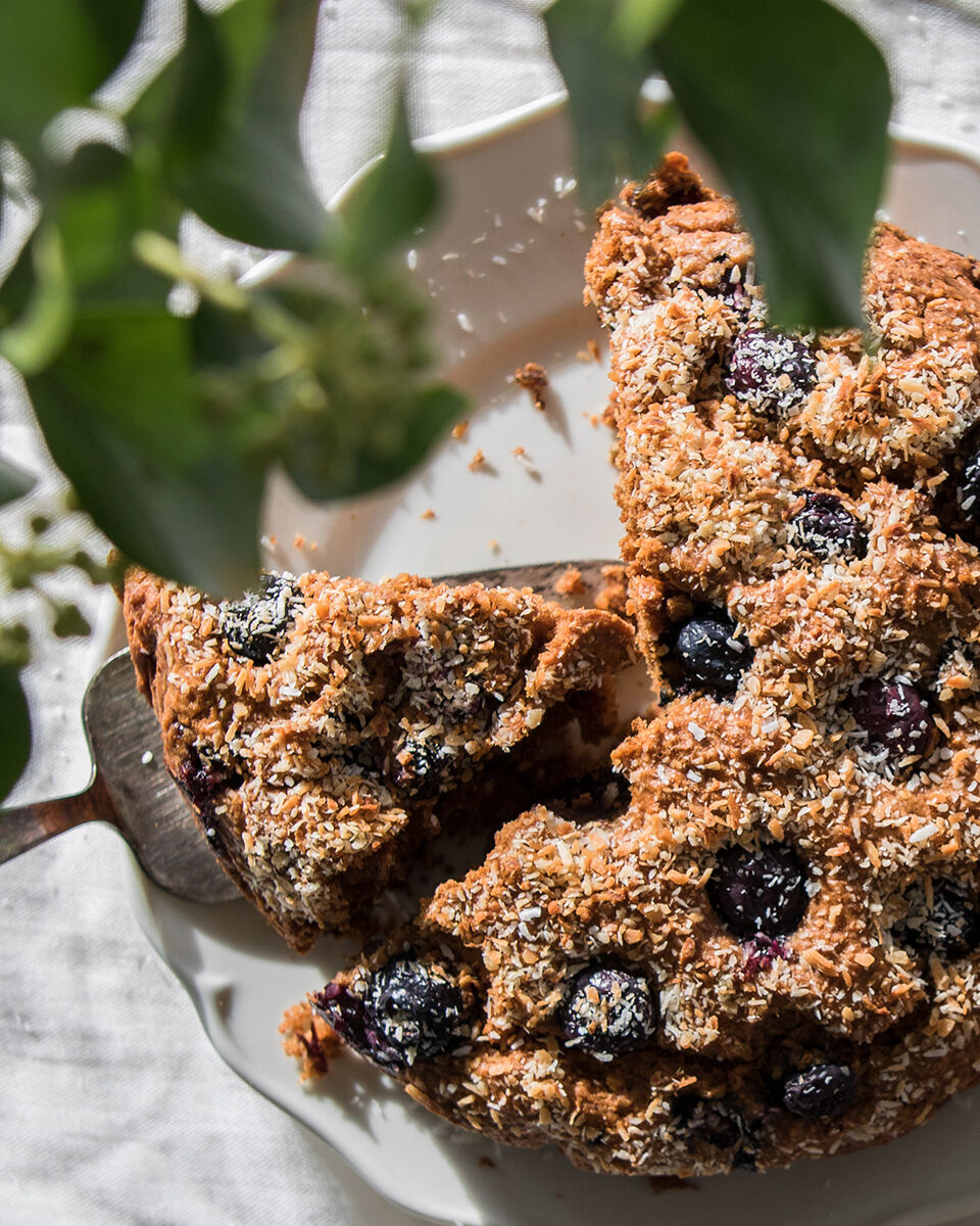 Blauwe bessen cake met kokos en kaneel. Weinig suiker!