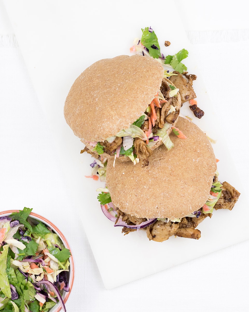 Jerk chicken recept met plant kip Vivera en zelfgemaakte pitabroodjes