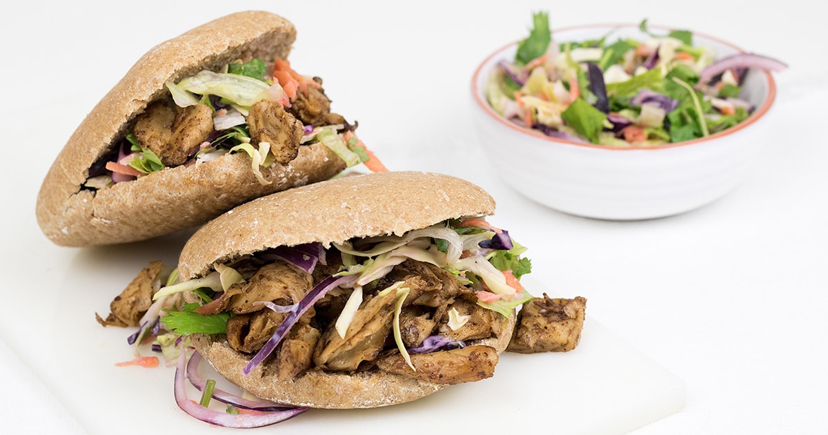 Jerk chicken recept met plant kip Vivera en zelfgemaakte pitabroodjes