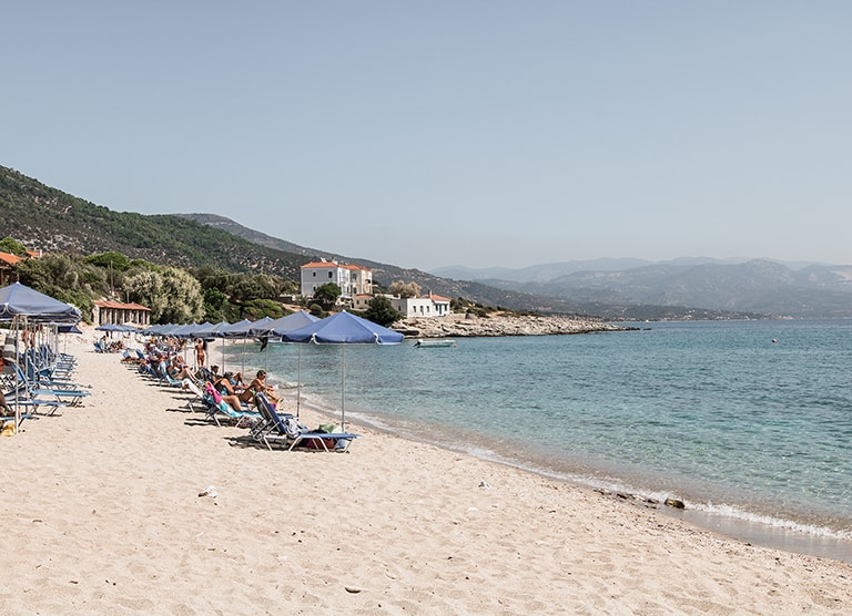 Strand Limnionas, één van de bekende stranden in Samos, Griekenland