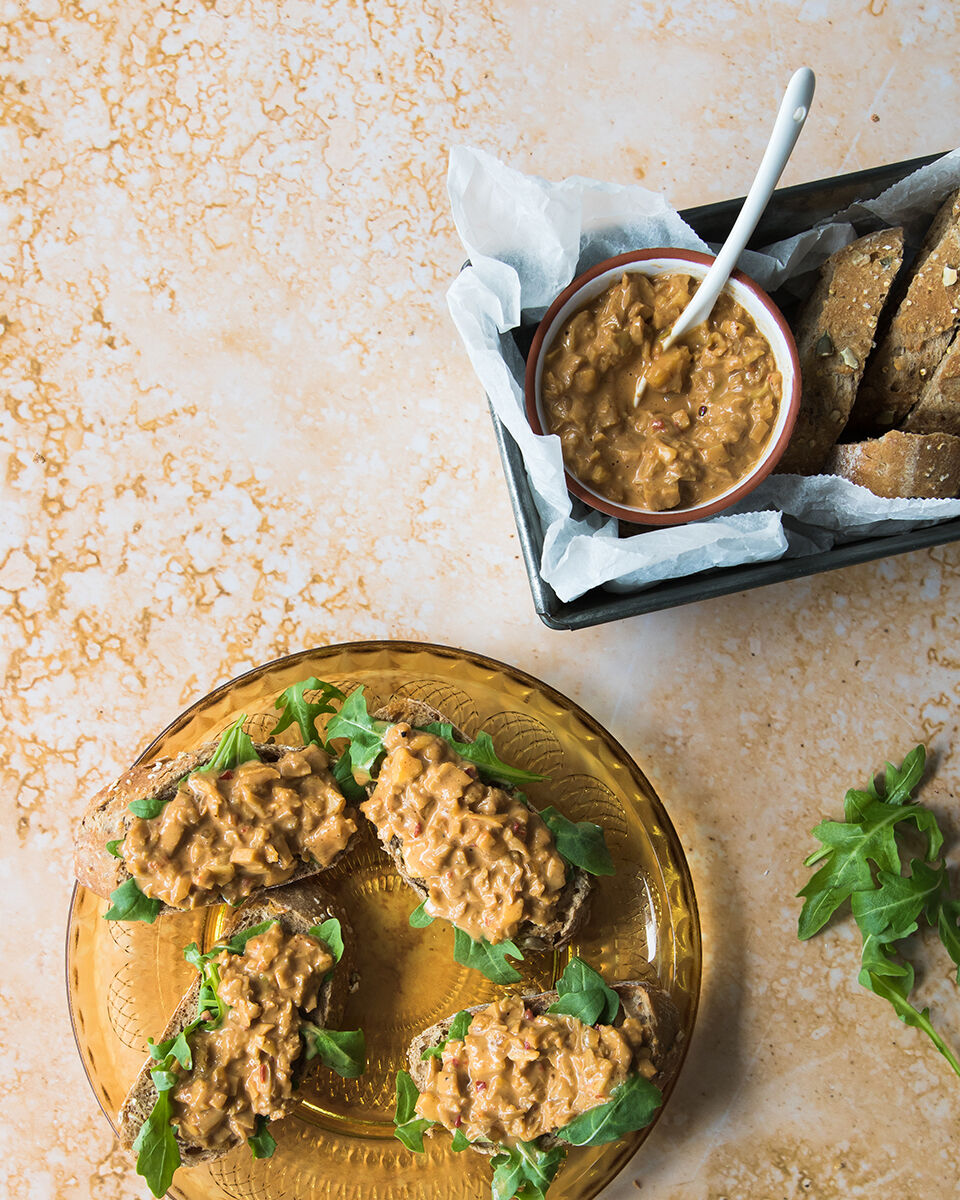Kipsaté salade vegan recept met plantaardige kip stukjes & ananas