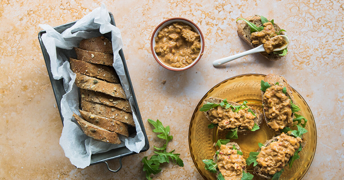 Kipsaté salade vegan recept met plantaardige kip stukjes & ananas