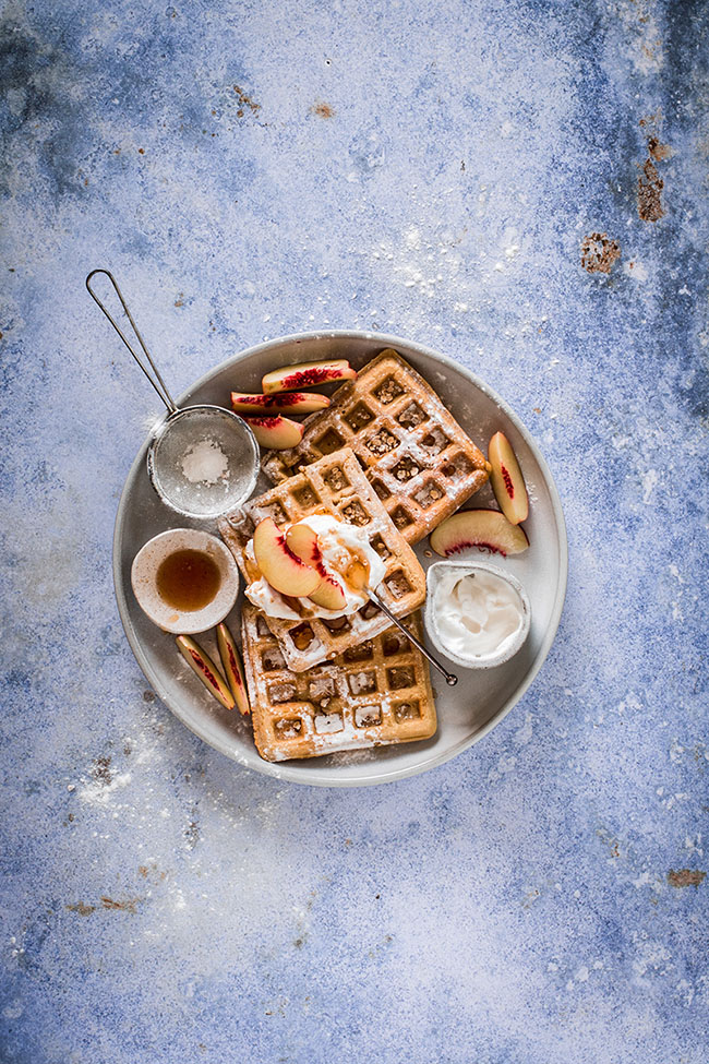 Messy blue is een blauwe fotografie backdrop, perfect voor food fotografie