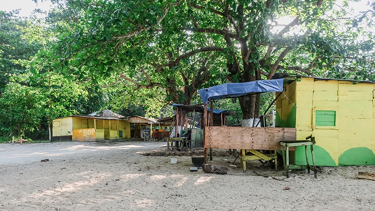 Eettentjes op Winnifred Beach, Port Antonio, Jamaica