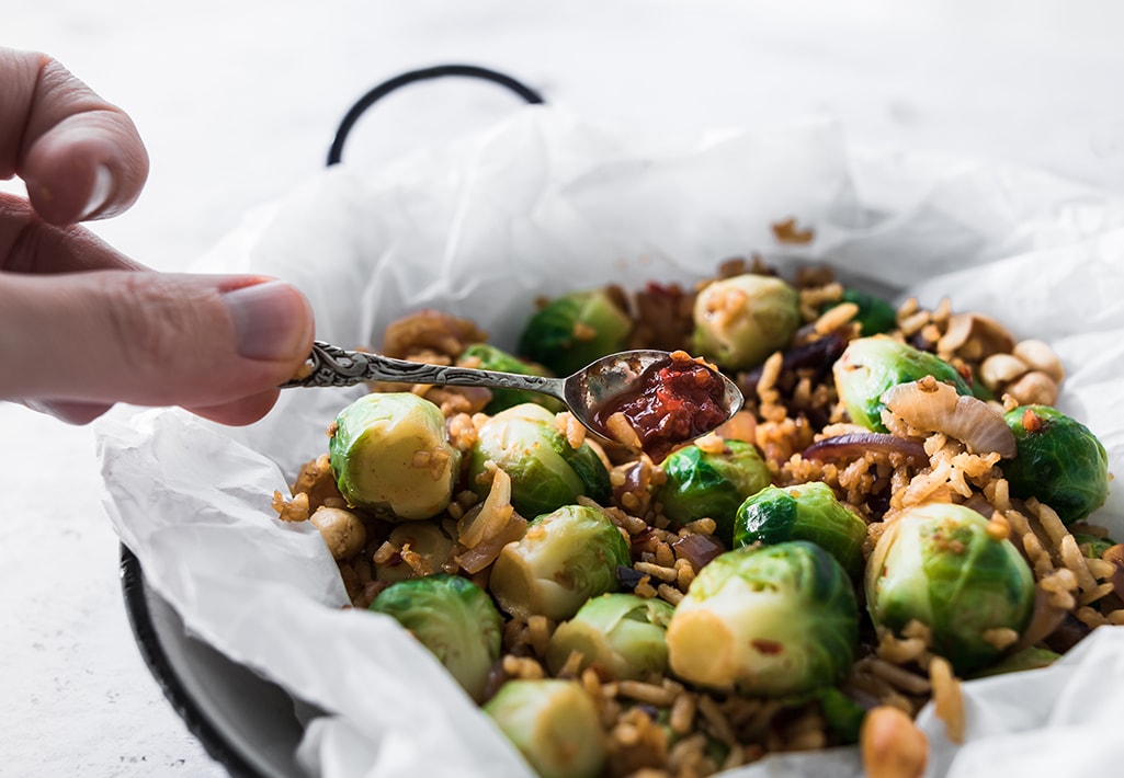 Recept spruitjes met rijst en geroosterde pinda's