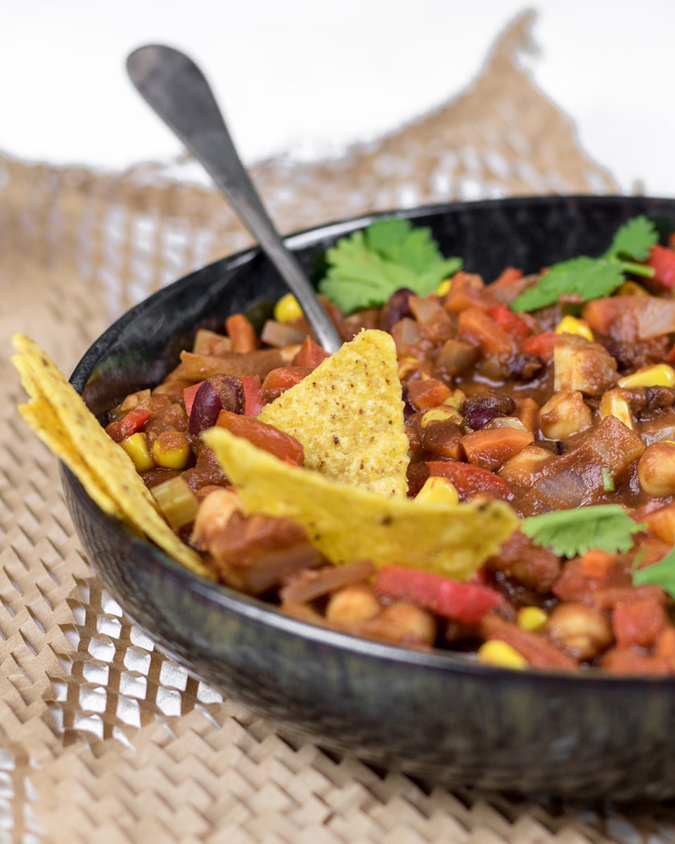 Vegan chili sin carne recept met kikkererwten en pure chocola