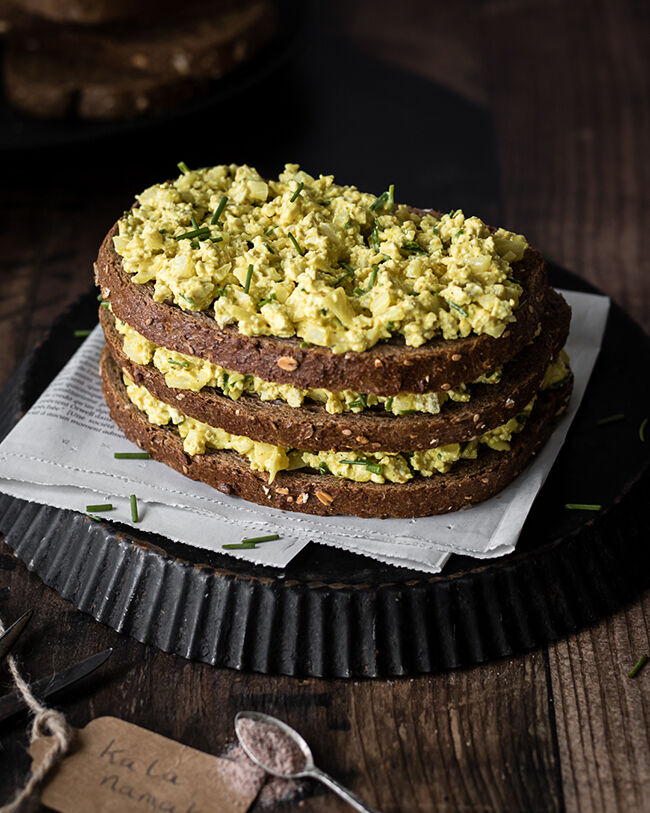 Vegan eiersalade is heerlijk op brood