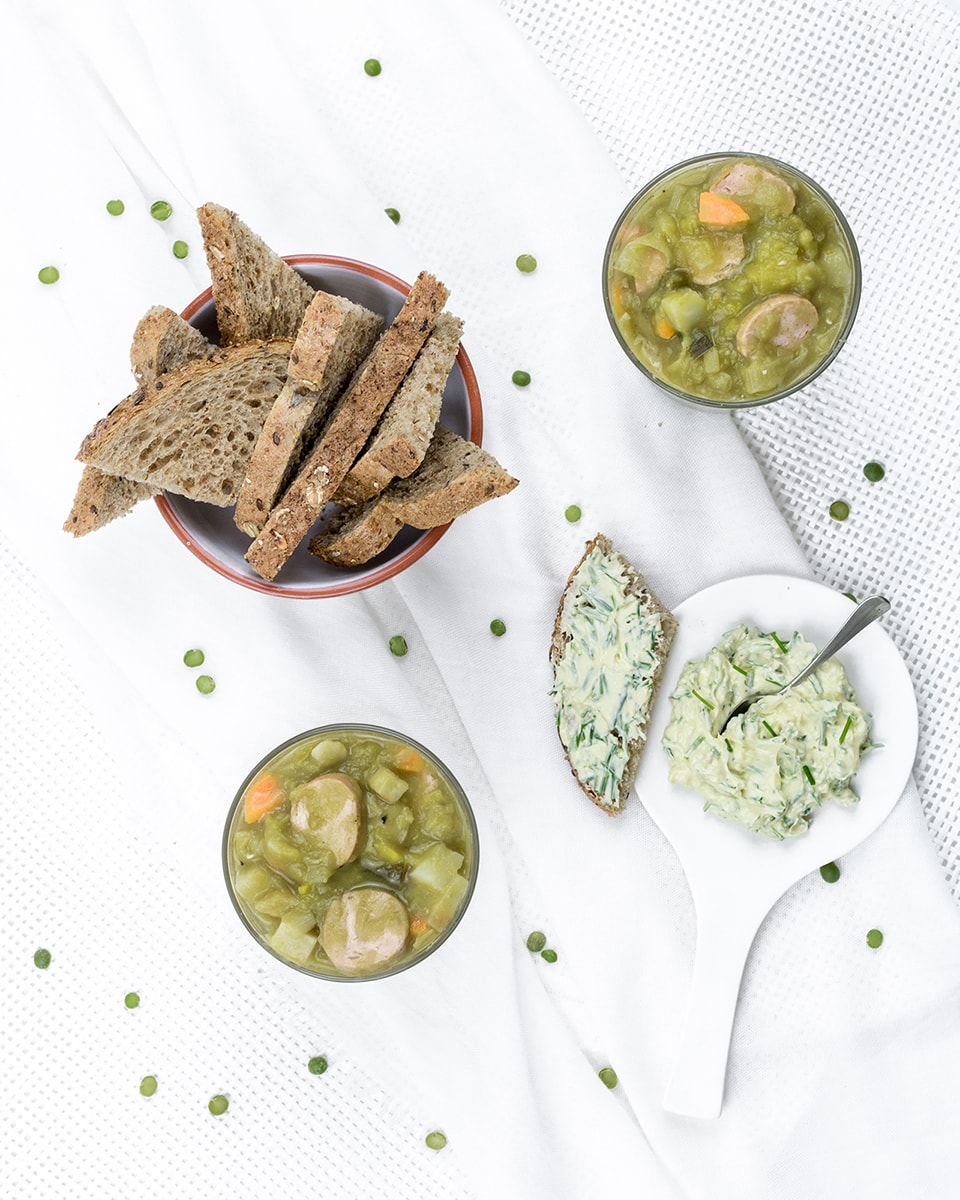 Vegan erwtensoep met roockworst van de Vegetarische Slager