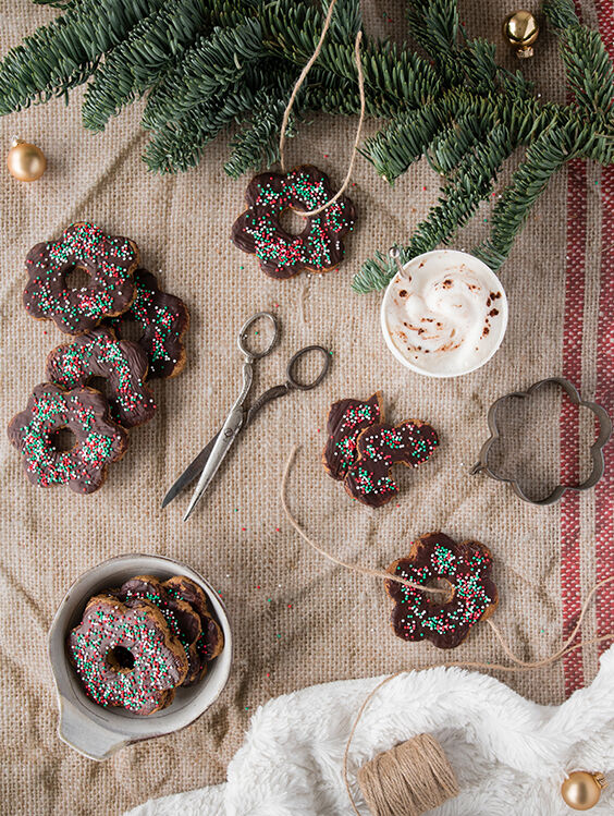 Kerstkransjes met dadels en volkorenmeel