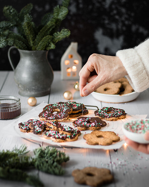 Decoreer de kerstkoekjes naar wens