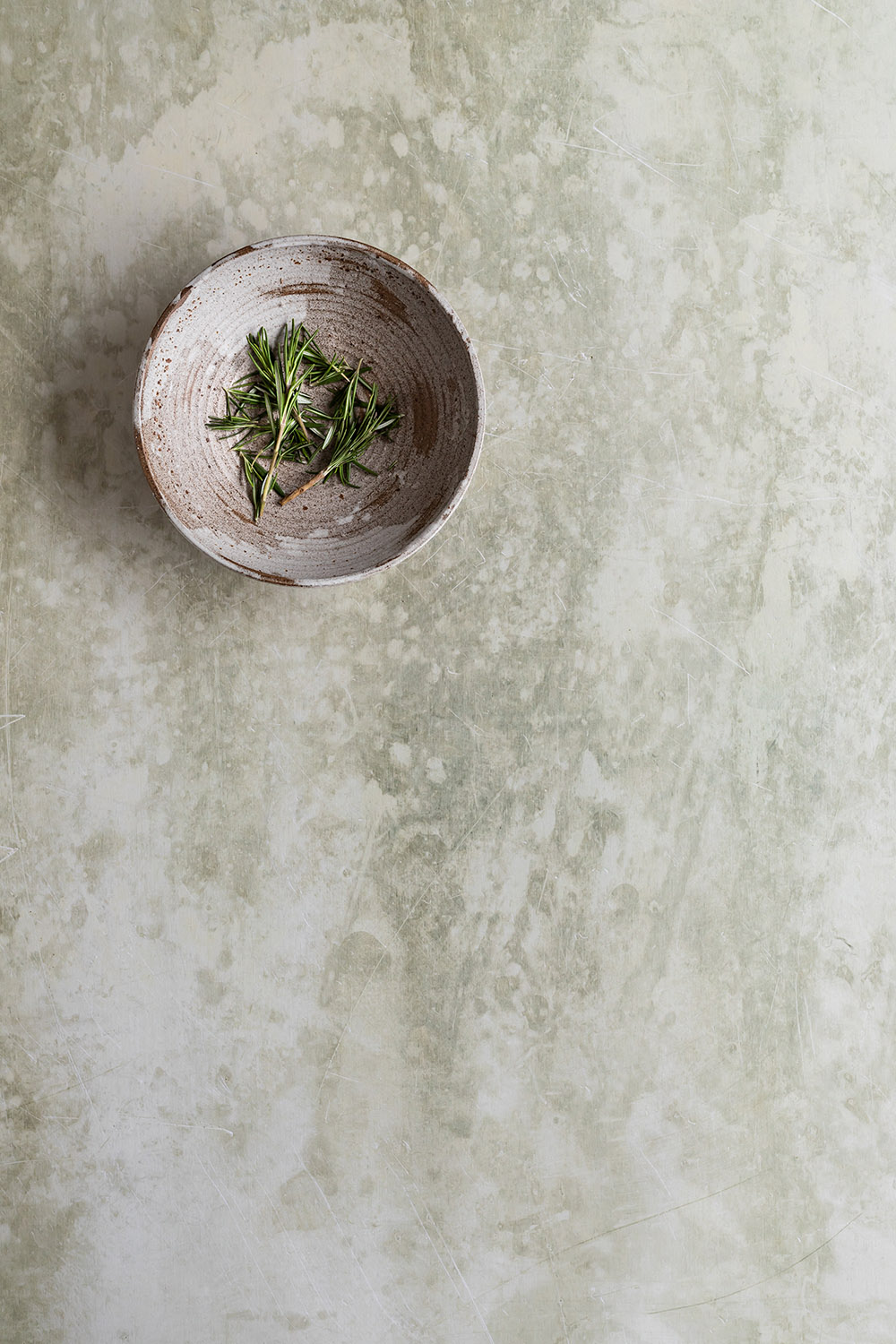 Vinyl backdrop rozemarijn met zachte textuur & groen grijze toon