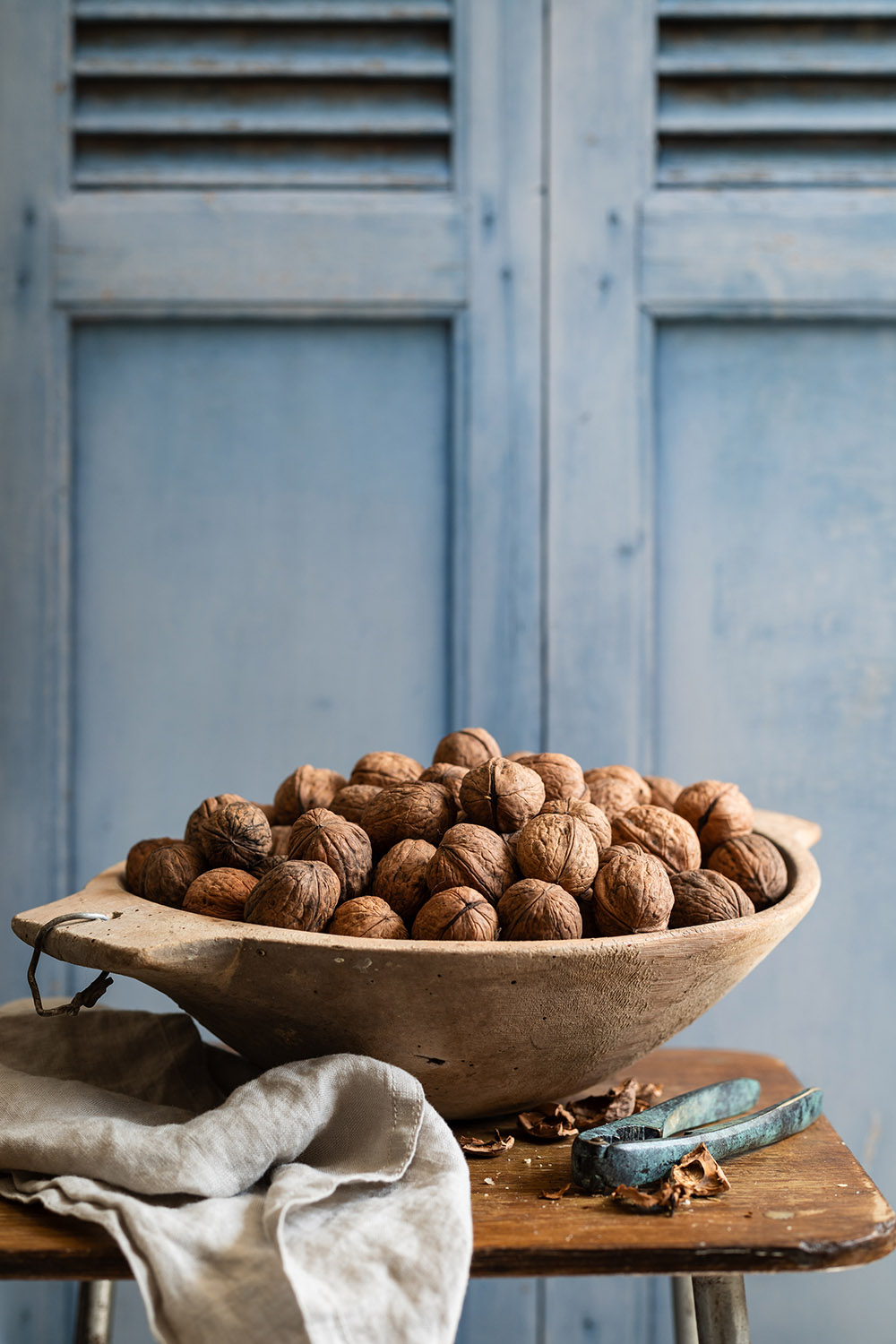 Houten luiken backdrop in lichtblauw voor fotografie en styling