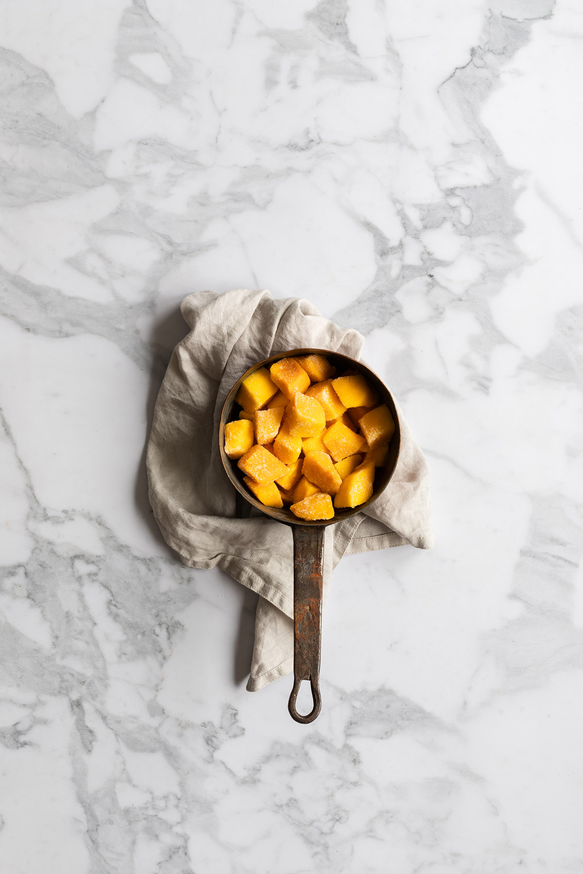 Wit marmer backdrop voor food styling en product fotografie