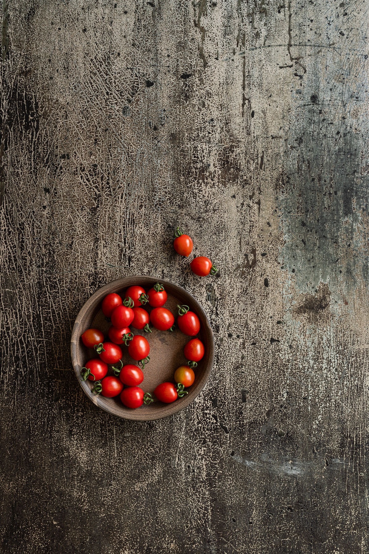 Grasse is een foodfotografie ondergrond van bruin verweerd hout