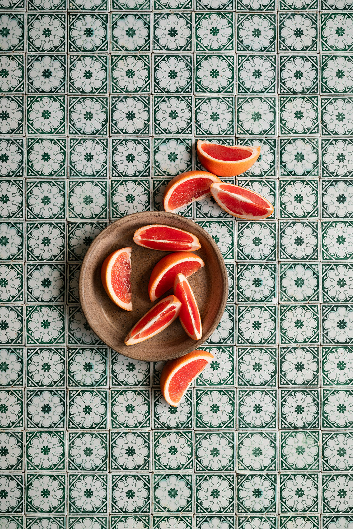 Prachtige groene tegels flatlay ondergrond voor foto en video creatie