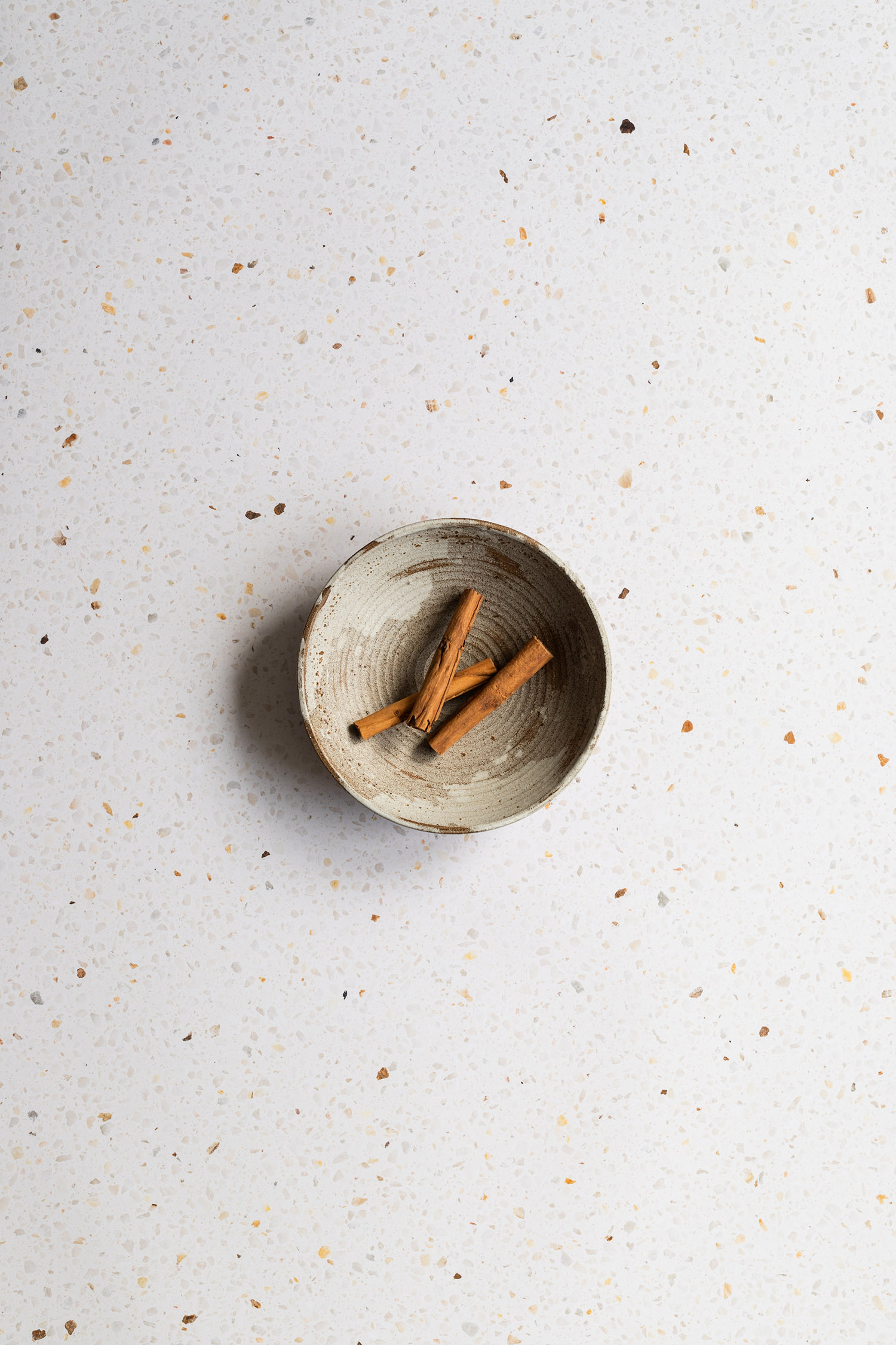 Gebroken wit terrazzo steen fotoachtergrond voor flatlay fotografie