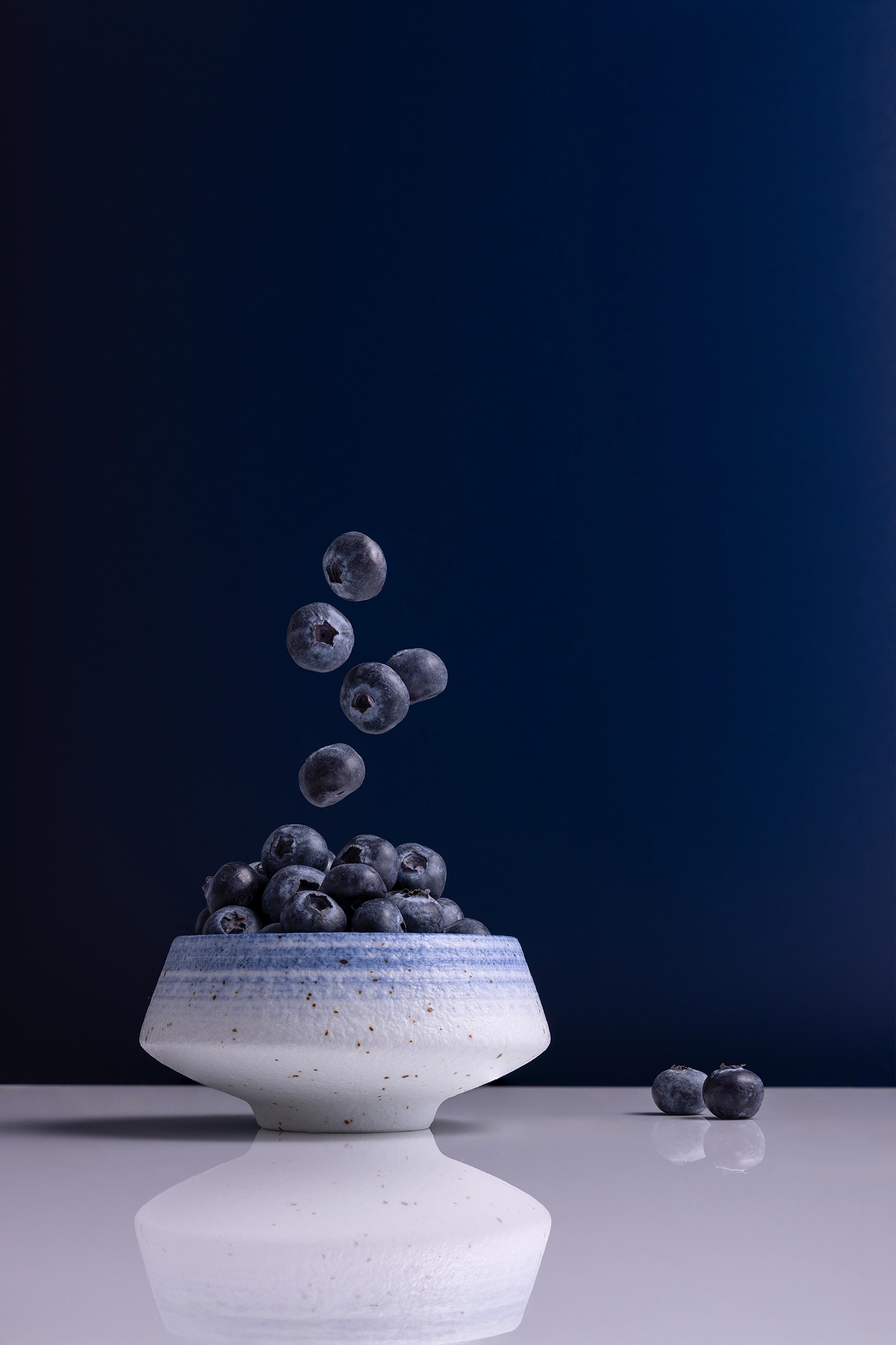 Marineblauw effen kleur ondergrond voor stylen en fotograferen