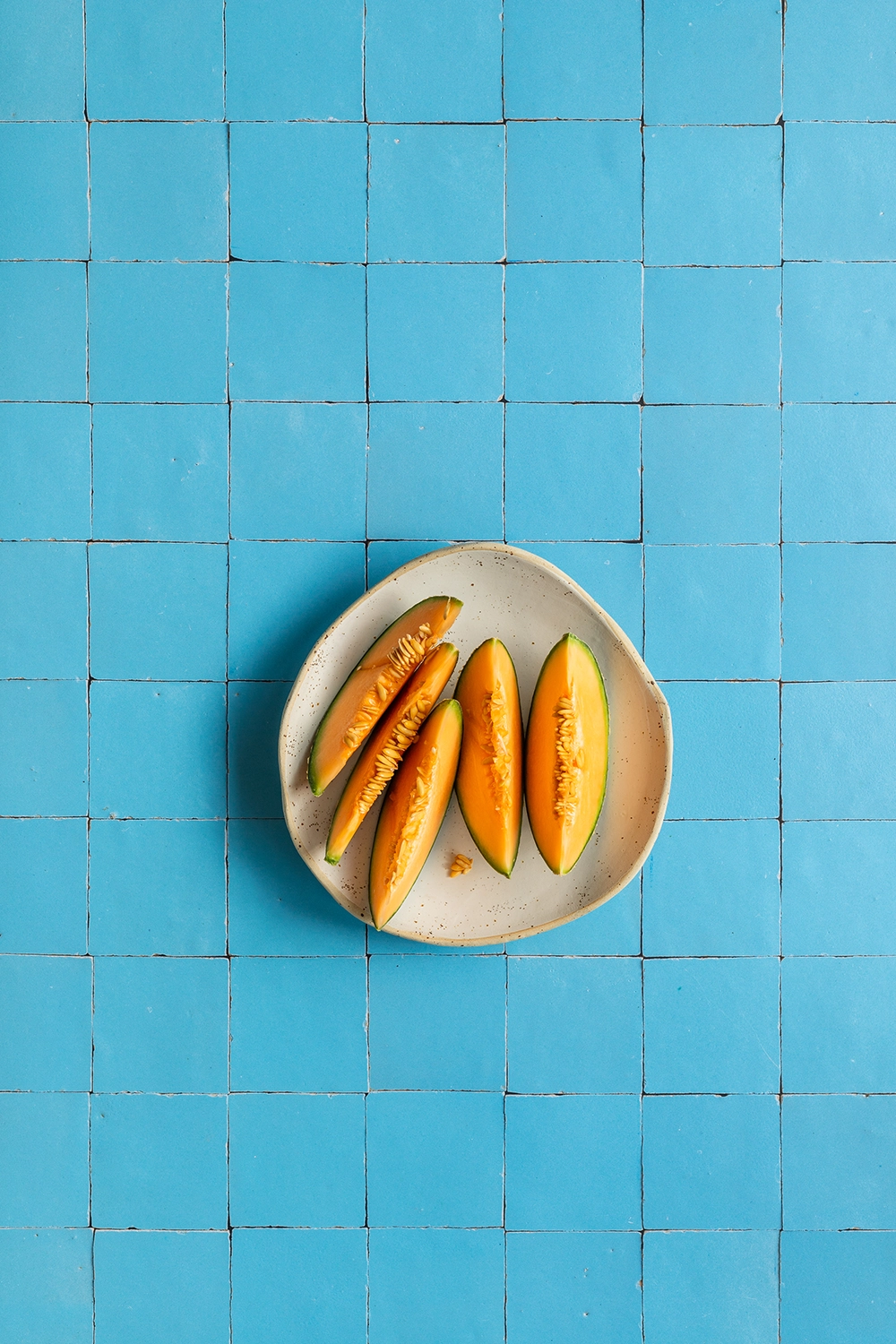 Blauwe tegel foto ondergrond met geprint tegel patroon op vinyl