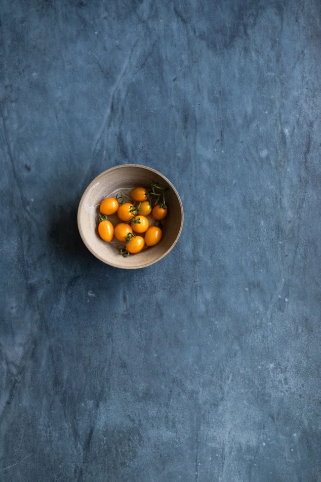 Donkerblauwe vinyl backdrop voor food styling & product fotografie