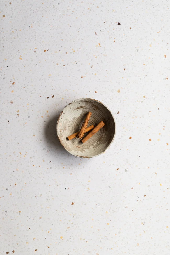 Gebroken wit terrazzo steen fotoachtergrond voor flatlay fotografie