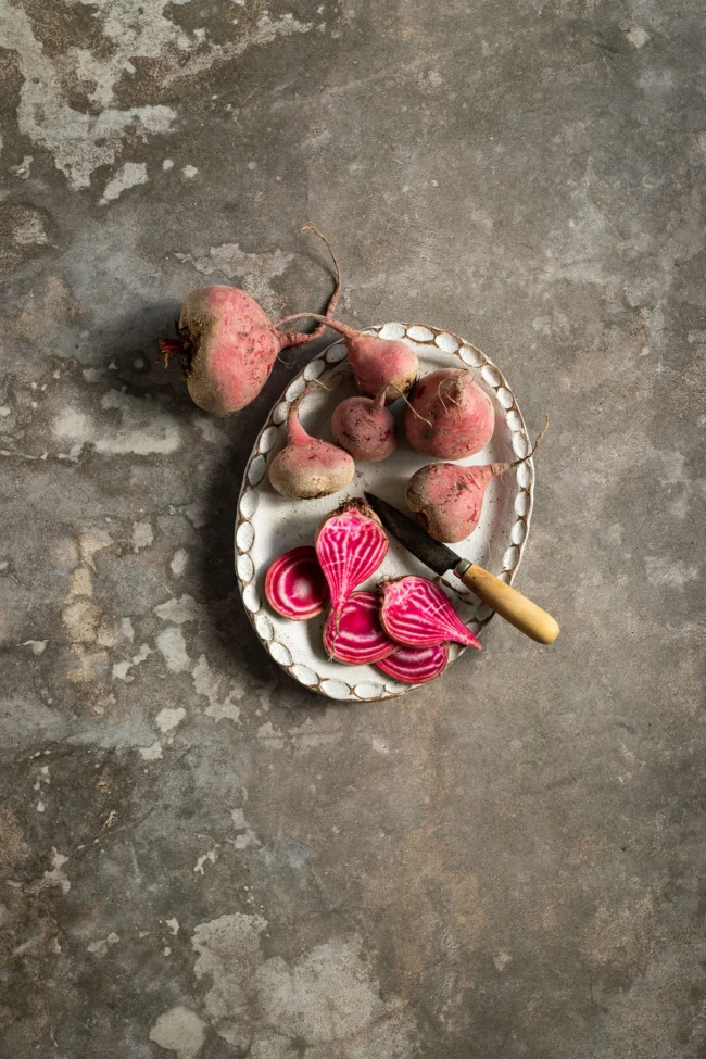Taupe fotoachtergrond met steen textuur voor herfst fotografie