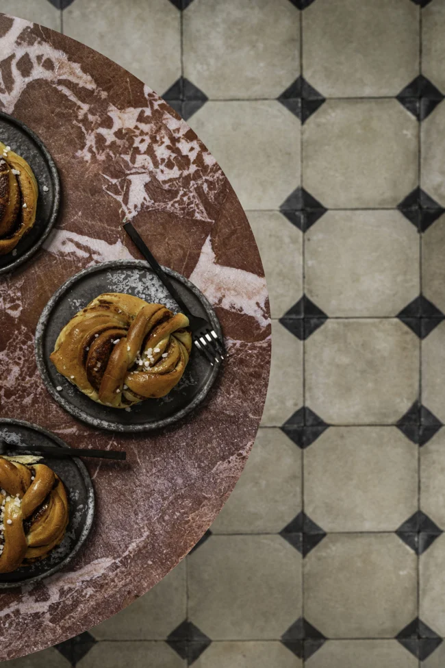 O-vorm tafel backdrop met rood marmer patroon voor fotografie