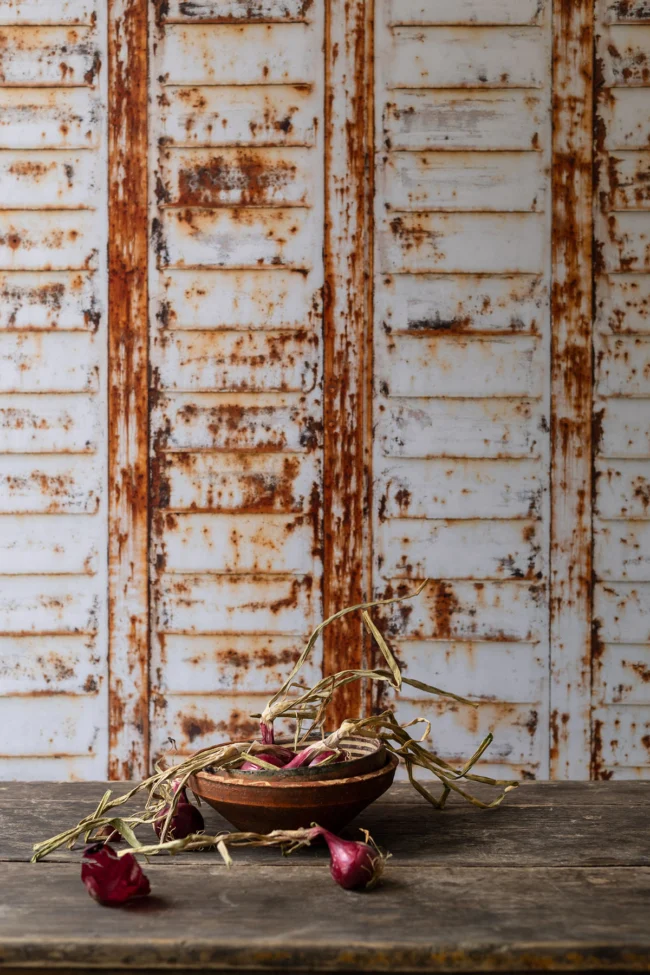 Achtergrond witte roestige luiken voor food en product fotografie