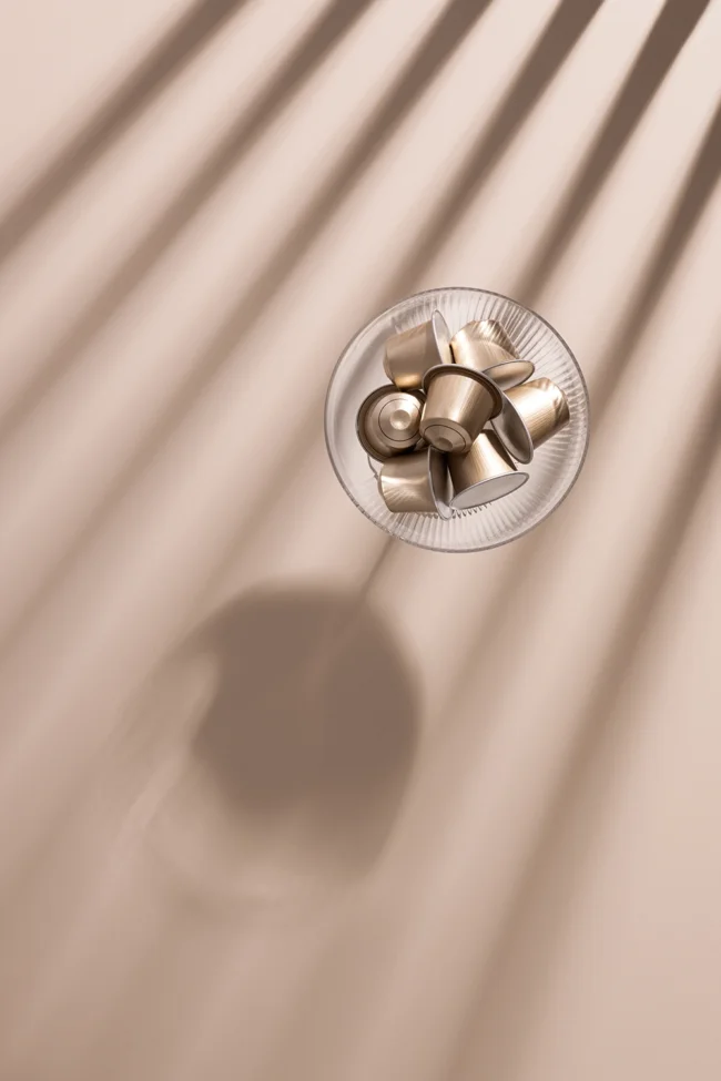 Beige effen vinyl fotoachtergrond voor product en food fotografie